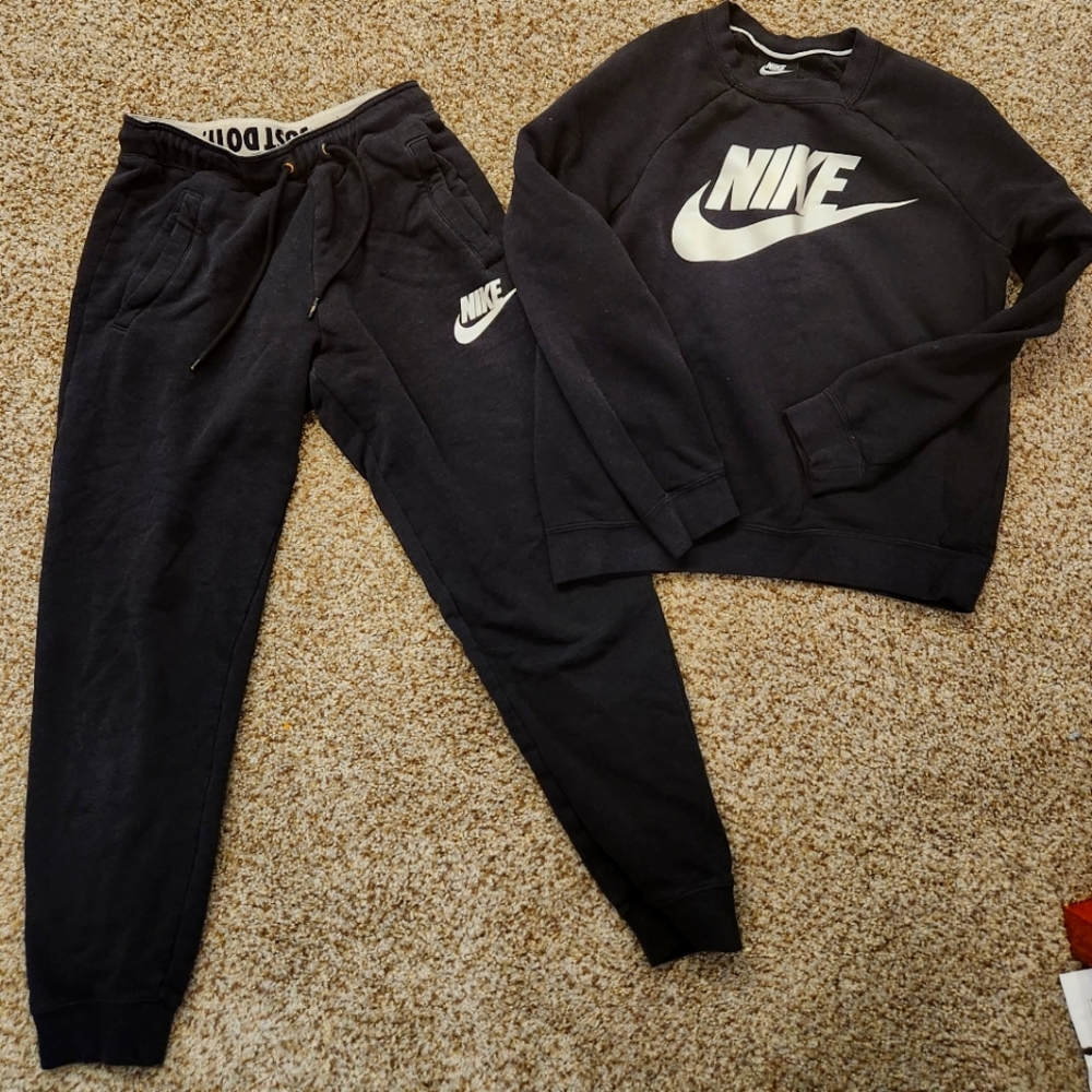 Nike Sweatshirt XS & Joggers XS